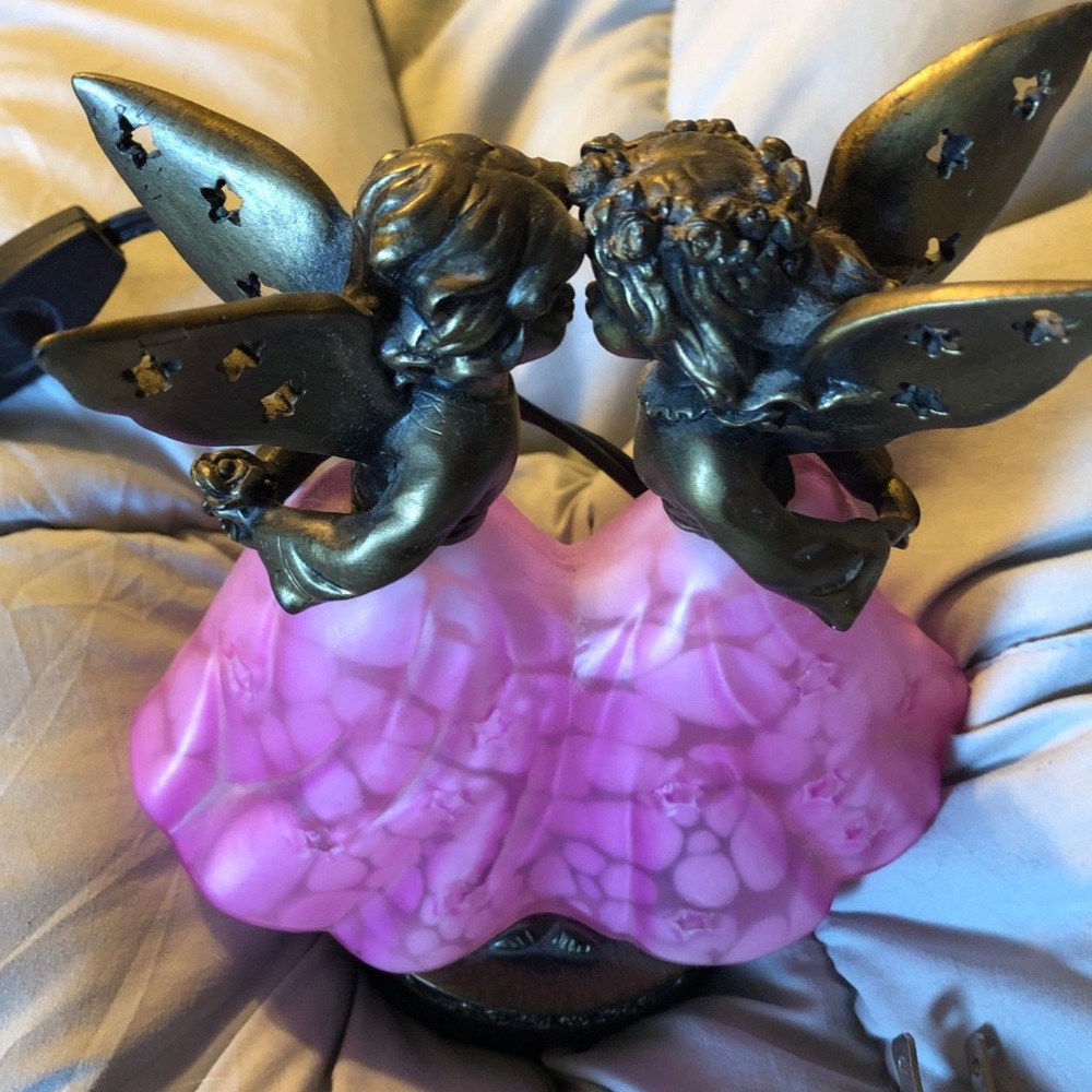 Kissing angels lamp